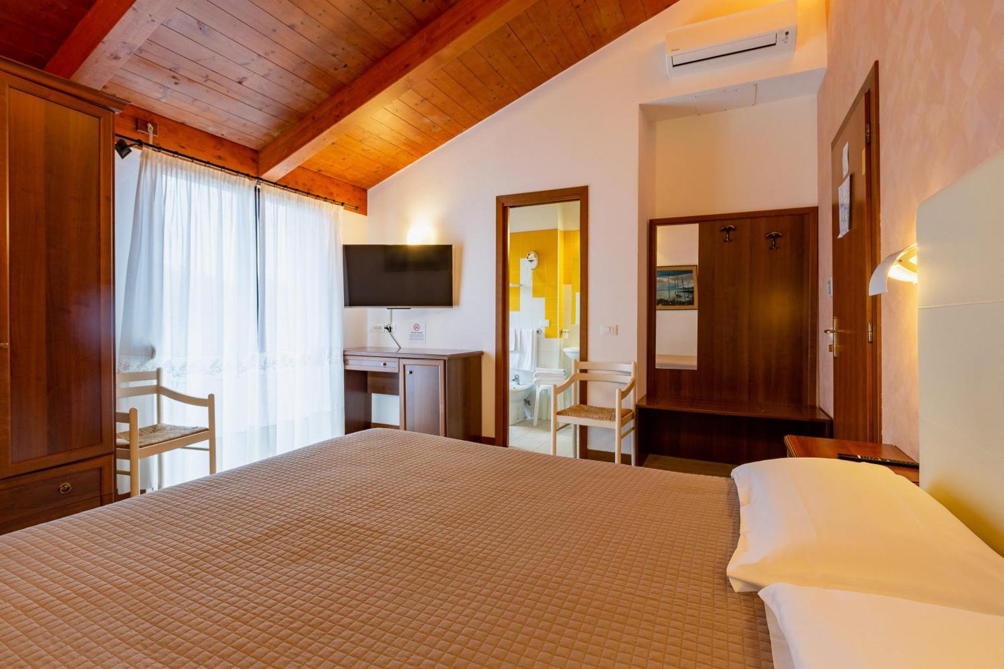 Hotel Columbia Marina Romea Luaran gambar
