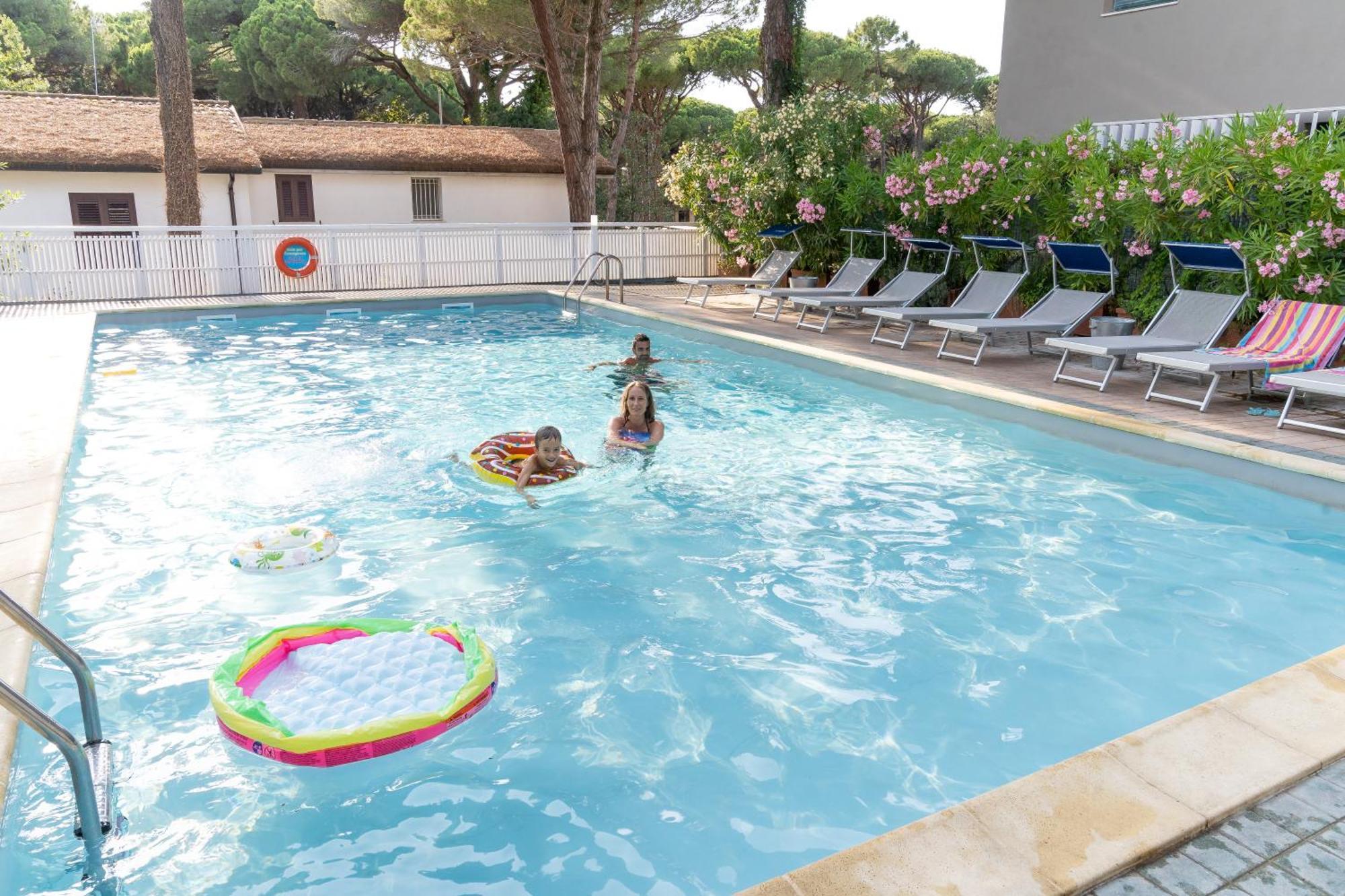 Hotel Columbia Marina Romea Luaran gambar